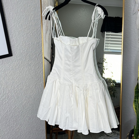 HOUSE OF CB 'Marcy' White Pleated Mini Dress NWT - Picture 10 of 12